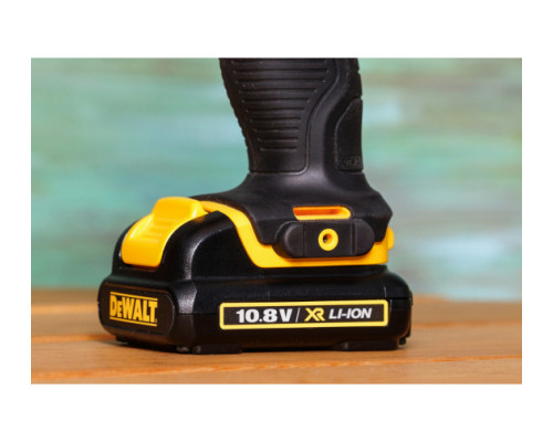 Аккумуляторная дрель-шуруповерт DEWALT DCD 710 C2