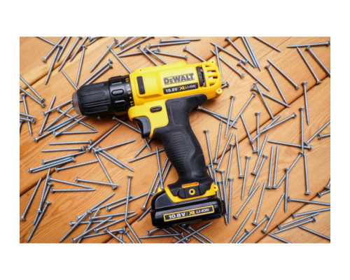 Аккумуляторная дрель-шуруповерт DEWALT DCD 710 C2