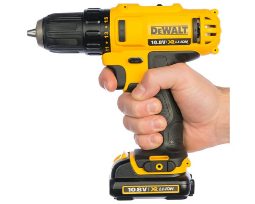 Аккумуляторная дрель-шуруповерт DEWALT DCD 710 C2