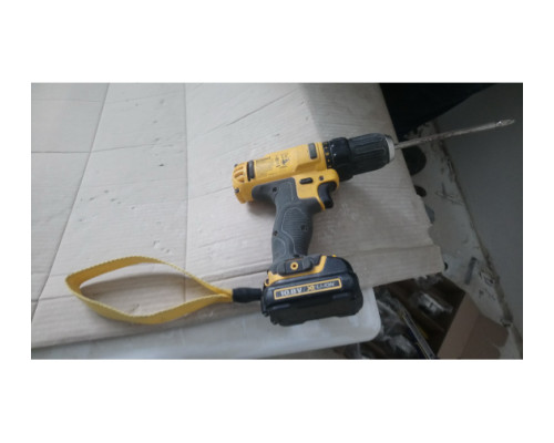 Аккумуляторная дрель-шуруповерт DEWALT DCD 710 C2