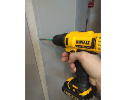 Аккумуляторная дрель-шуруповерт DEWALT DCD 710 C2