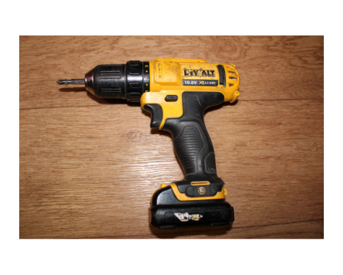 Аккумуляторная дрель-шуруповерт DEWALT DCD 710 C2