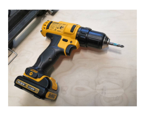 Аккумуляторная дрель-шуруповерт DEWALT DCD 710 C2