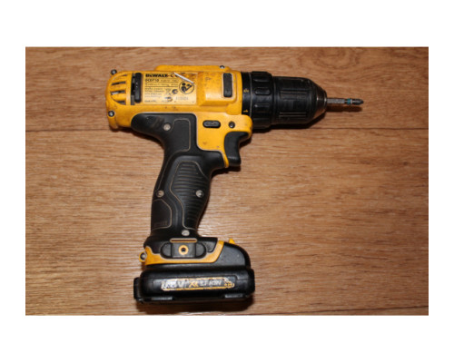 Аккумуляторная дрель-шуруповерт DEWALT DCD 710 C2