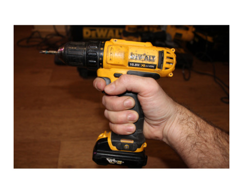 Аккумуляторная дрель-шуруповерт DEWALT DCD 710 C2