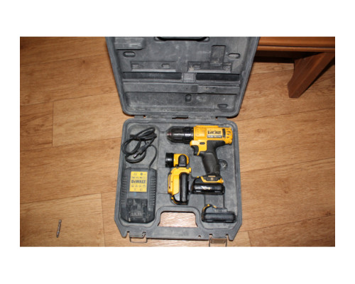 Аккумуляторная дрель-шуруповерт DEWALT DCD 710 C2