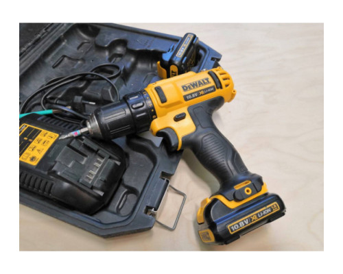 Аккумуляторная дрель-шуруповерт DEWALT DCD 710 C2