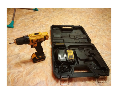 Аккумуляторная дрель-шуруповерт DEWALT DCD 710 C2