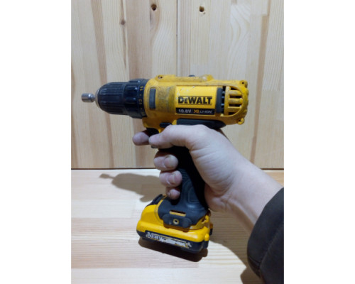 Аккумуляторная дрель-шуруповерт DEWALT DCD 710 C2