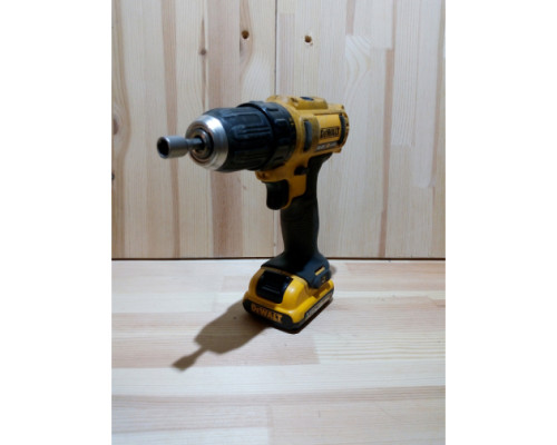 Аккумуляторная дрель-шуруповерт DEWALT DCD 710 C2