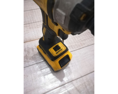 Бесщеточный импульсный шуруповерт DEWALT XR DCF887N