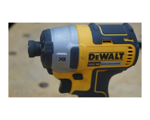 Бесщеточный импульсный шуруповерт DEWALT XR DCF887N