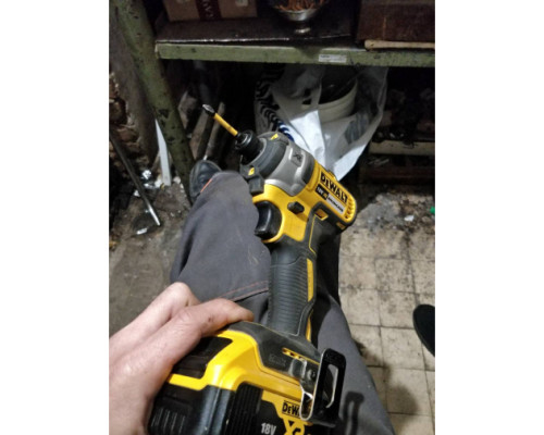 Бесщеточный импульсный шуруповерт DEWALT XR DCF887N