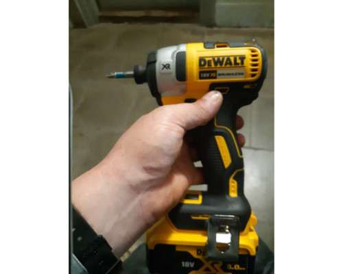 Бесщеточный импульсный шуруповерт DEWALT XR DCF887N