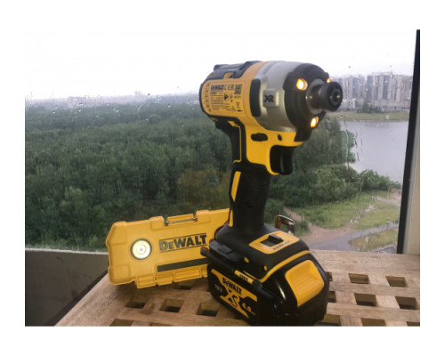 Бесщеточный импульсный шуруповерт DEWALT XR DCF887N