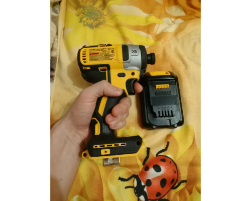 Бесщеточный импульсный шуруповерт DEWALT XR DCF887N