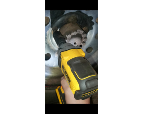 Гайковерт DEWALT DCF894N