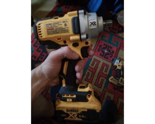 Гайковерт DEWALT DCF894N