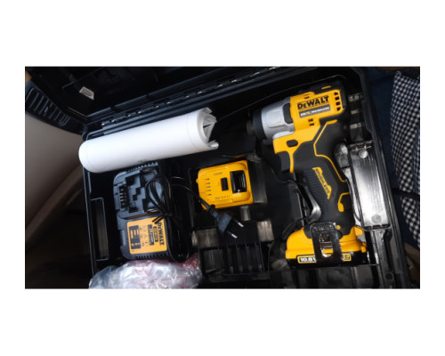 Импульсный шуруповерт DEWALT 12 В XR DCF801D2