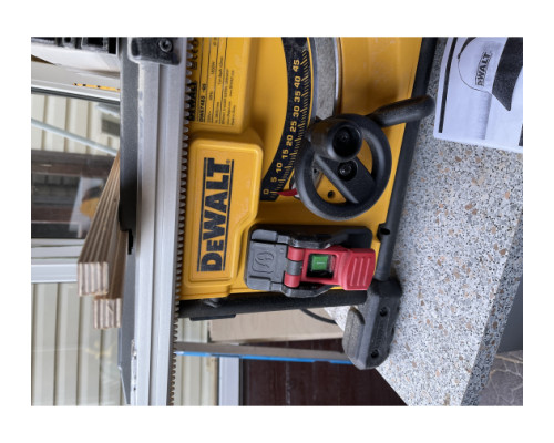 Настольная пила 1850 Вт, 5800 об/мин, диск 210x30 мм DEWALT DWE7485-QS