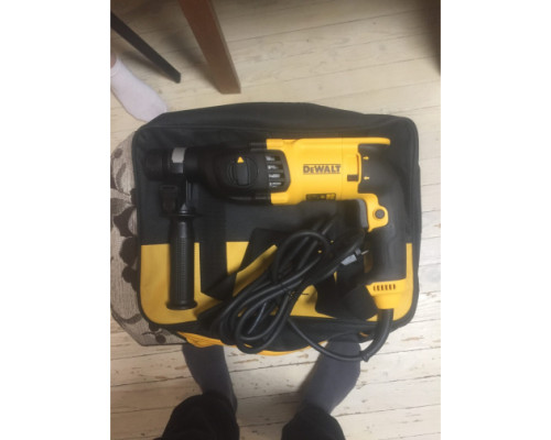 Перфоратор DEWALT SDS-plus D25133B