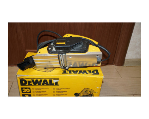 Рубанок DEWALT DW 680