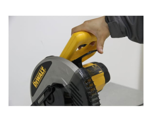 Торцовочная пила DEWALT DW714