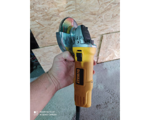 Угловая шлифмашина DEWALT DWE 4151