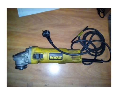 Угловая шлифмашина DEWALT DWE 4151