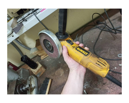 Угловая шлифмашина DEWALT DWE 4151