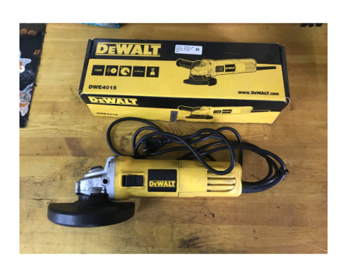 Угловая шлифмашина DEWALT DWE4015