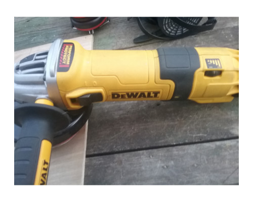 Угловая шлифмашина DEWALT DWE4257