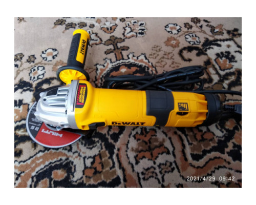 Угловая шлифмашина DEWALT DWE4257