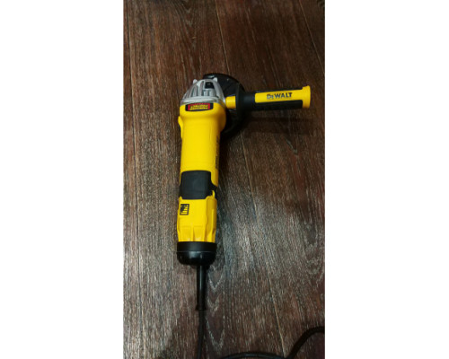 Угловая шлифмашина DEWALT DWE4257