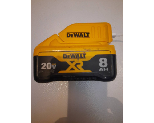 USB адаптер для заряда гаджетов от аккумуляторов DEWALT DCB090-XJ