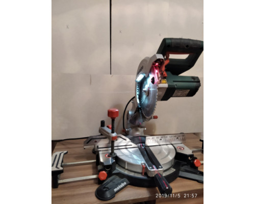 Торцовочная пила Metabo KS 216 M Lasercut 619216000