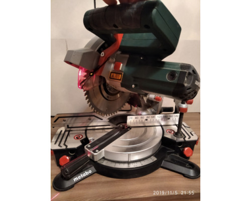 Торцовочная пила Metabo KS 216 M Lasercut 619216000