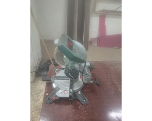 Торцовочная пила Metabo KS 216 M Lasercut 619216000