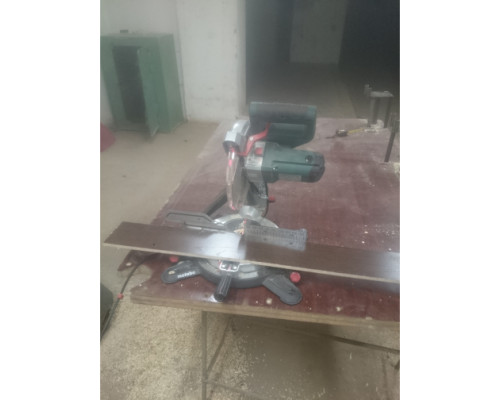 Торцовочная пила Metabo KS 216 M Lasercut 619216000