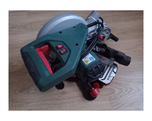 Торцовочная пила Metabo KS 216 M Lasercut 619216000