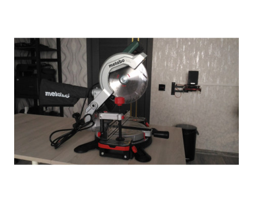 Торцовочная пила Metabo KS 216 M Lasercut 619216000